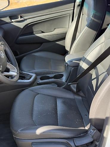 Hyundai: Hyundai Elantra — это стильный и экономичный седан, предлагающий — 8