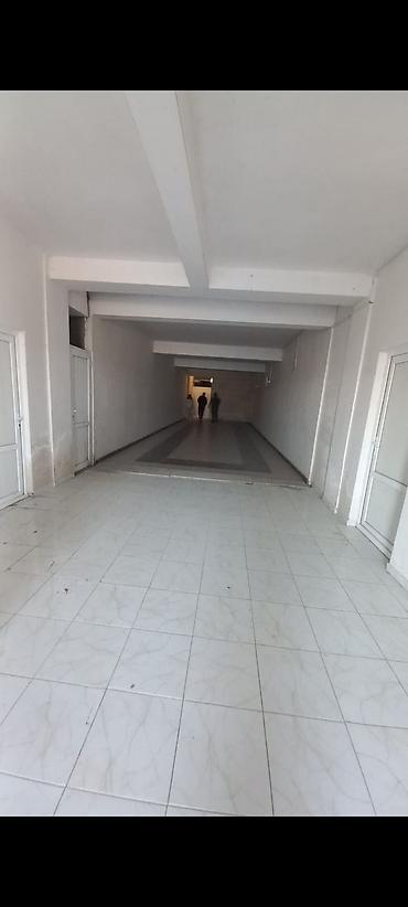 Kommersiya daşınmaz əmlakının satışı: TECILI SATILIR. Binada yaṣayiṣ var. QAZ, İṢIQ SU daimi var. Lift var — 2