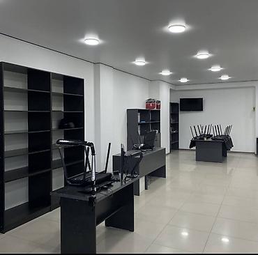 70: Продажа офисов 70 м², 1 этаж — 2