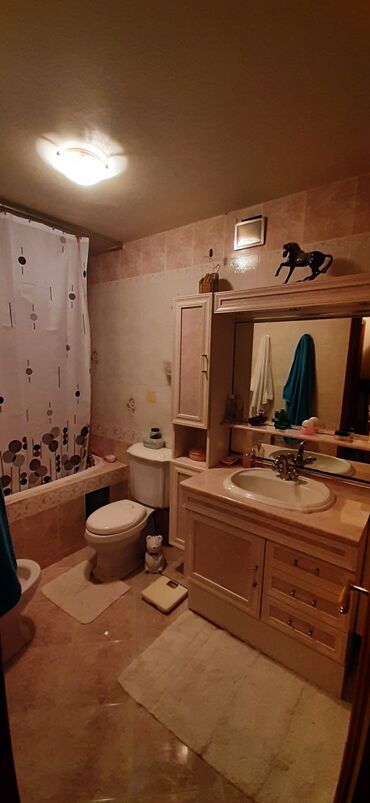 Kuće na prodaju: 290 kv. m, 6 soba — 6