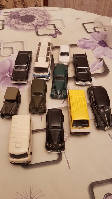 Əntiq əşyalar: Model maşınlar 11 ədəd hamısı bir yerdə satılır
