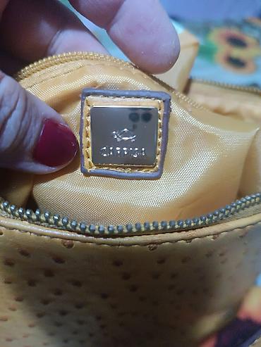 Классические сумки: Девочки продаю новую кожаную сумку без ка́робки. Шикарная сумка at lalafo.kg — 1 Классические сумки: Девочки продаю новую кожаную сумку без ка́робки. Шикарная сумка — 1