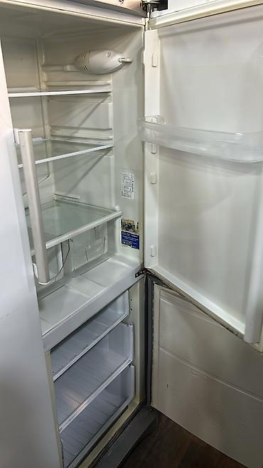 gen: Indesit iki qapılı soyuducu - Rəng: gümüş/metallik korpus - Qapı — 2
