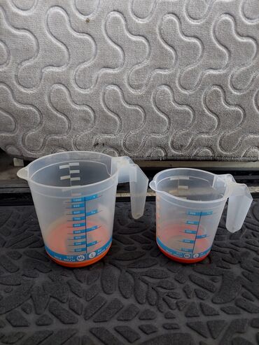 Digər qab-qacaq və mətbəx ləvazimatları: Ölçü qrafinləri dəsti – şəffaf plastik, tutacaqlı və tökmə ağızlı - — 26