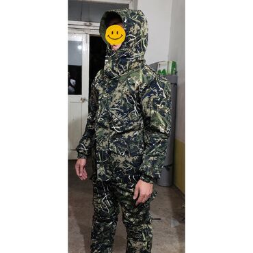 на прокат военная форма: Зимний камуфляжный костюм (куртка + брюки) с капюшоном продаём только