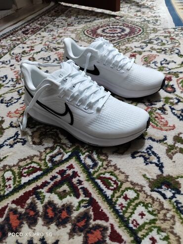 обувь белая: Кроссовки, 40, Nike, Новый, цвет - Белый