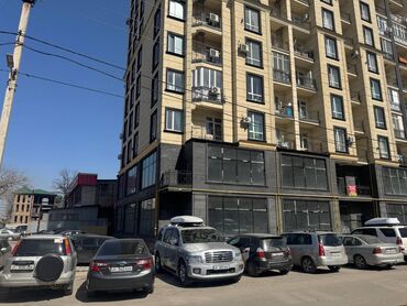 продажа офиса в бизнес центре: Продается коммерческое помещение в цокольном этаже кирпичного дома