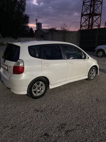 продам фит: Honda Fit: 2002 г., 1.3 л, Вариатор, Бензин, Хэтчбэк