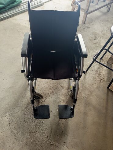 Xəstələr üçün unitazlar: Meyra əlil arabası - Brend: MEYRA - Rəng: qara oturacaq və arxalıq — 2