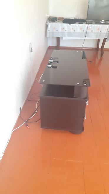 tv stent: İşlənmiş, Düz TV altlığı, Polkalı, Şüşəli — 3