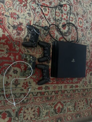xiomi civi 1: PlayStation 4 Pro oyun konsolu, dörd ədəd DualShock 4 oyun