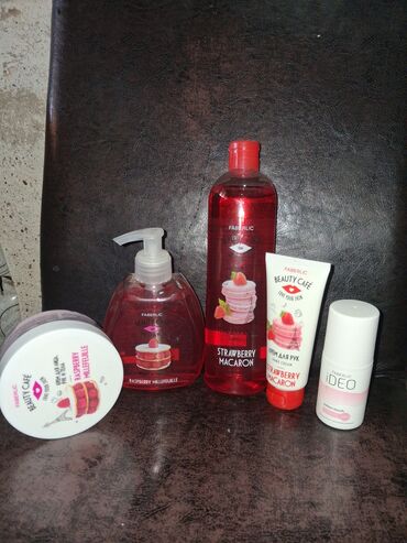 Qadın geyimləri: Kosmetik dəst, Faberlic, 3 məhsul