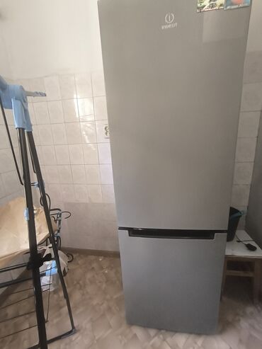 ремонт диспенсера: Муздаткыч Indesit, Эки камералуу