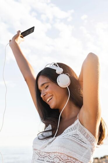 сколько стоят проводные наушники на айфон: Полноразмерные, AIR MUSIC, Новый, Проводные, Классические