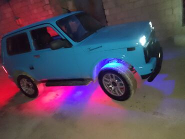 VAZ (LADA): LADA Niva (klassik kuzov) – parlaq mavi rəngdə, şəhər və off-road üçün — 4