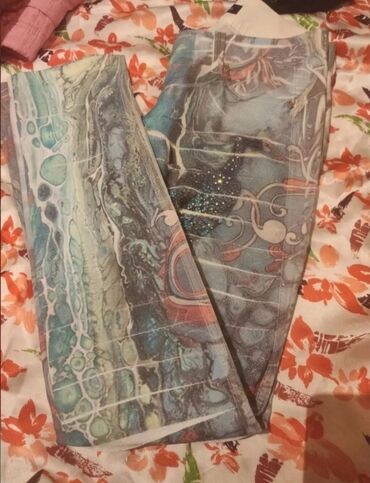 Paltolar: Satilir ucuz giymete 10manat Uwag paltari 1 manata — 11