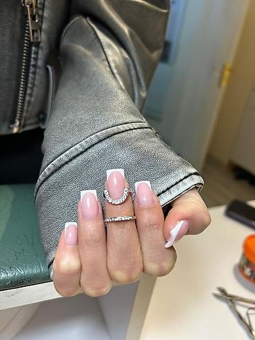Xidmətlər: Naida Nails – “Gözəllik əllərinizdə” Xidmətlər: - Klassik və aparat — 4
