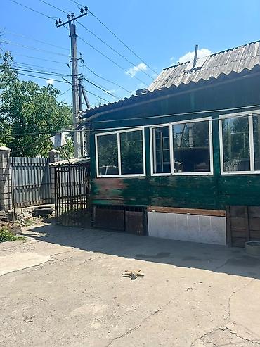 Недвижимость: Продаётся земельный участок с домом и хозпостройками. Расположение: с — 1