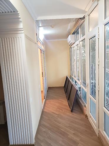 restoran is: Binəqədi rayonu, 9-cu mikrorayon, Mircəlal küçəsində 4 otaqlı ofis — 6