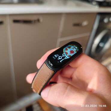 xiaomi mi band ремешок: Б/у, Смарт браслеты, Xiaomi, Сенсорный экран, цвет - Черный