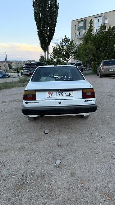 Volkswagen: Volkswagen Jetta: 1987 г., Седан — 4