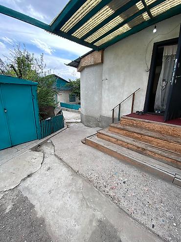 Продажа коттеджей и домов: Продаю дом в центре города Балыкчы. Рядом городская больница, вещевой — 3