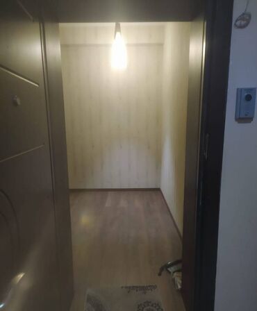 Uzunmüddətli kirayə mənzillər: Köroğlu metrosuna yaxın 13 mertebeli binanın 5-ci mərtəbəsində — 7