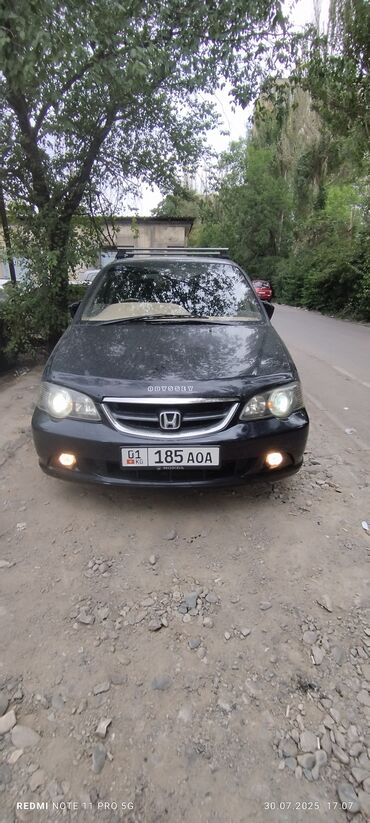 хонда одиссей сиденья: Черный минивэн Honda Odyssey с рейлингами на крыше, предназначенными