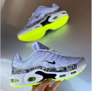Patike: Nike air max tn patike 

Novo
Brojevi 36 do 46

fb Moja Kupovina 1 — 3