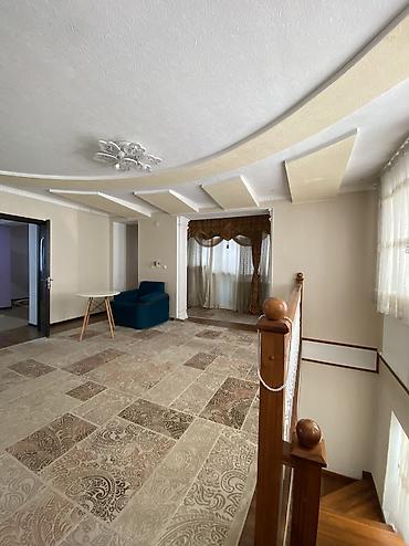 Продажа коттеджей и домов: 🏡 Үй сатылат! 📍 Дарек: Ош Обл Фуркат кичи району. ул Амана Акматова — 12