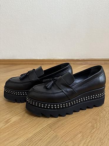 Ilvi brendi Qara platformalı loafer ayaqqabılar 38 razmer 1 defe