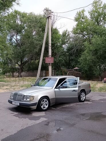 мерс жип: Mercedes-Benz W124: 1991 г., 2 л, Механика, Бензин, Седан