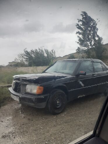 ZX: Model: Mercedes-Benz sedan (təxmini W201 190 seriyası) Kuzov: sedan, 4