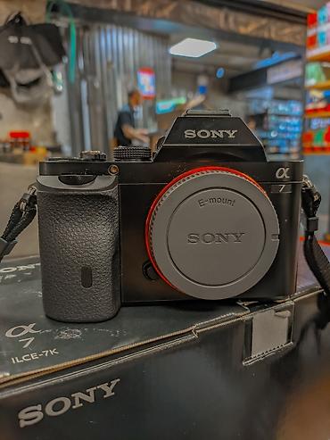 Фотоаппараты: Беззеркальная полнокадровая камера Sony α7 (ILCE‑7). Байонет Sony — 7