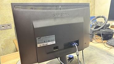 Samsung SyncMaster E1920 LCD monitor - Ekran diaqonalı: 18.5" -
