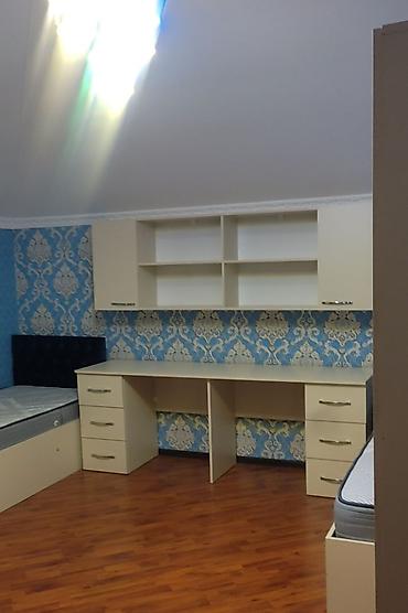 Дома: 3 mərtəbəli həyət evinin bir otağı kirayə verilir bir nəfər üçün 200m — 5