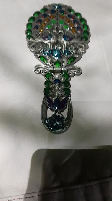 bezek esyasi: Bəzəkli əl güzgüsü - Material: metal karkas, şüşə güzgü - Dizayn — 2