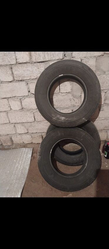 Təkərlər: İşlənmiş Şin Pirelli 215 / 75 / R 16