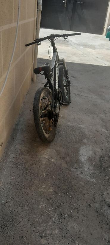 velosipet: Dağ velosipedi – 26" təkər, çoxsürətli - Çərçivə: alüminium alaşımlı — 1