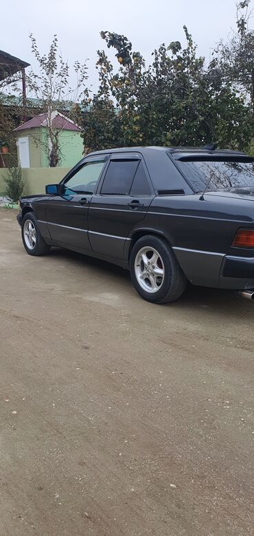 Mercedes-Benz: Mercedes-Benz 190 (W201): 2 l | 1990 il Sedan — 6