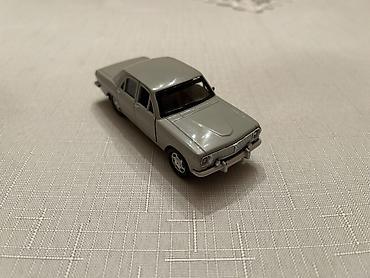 Oyuncaq nəqliyyat: Metall korpuslu kolleksiya maşın modeli - Klassik 4 qapılı sedan — 4