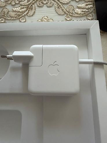 macbook pro m3: MacBook Pro m3 yenikidi 5 defe kinoya baxilib ustunde orginal adapdir — 3