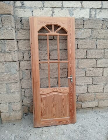 otaq qapilari ucuz qiymete: Qapı uzunluğu 2metr 10smeni 90sm,, qiyməti 160 manat