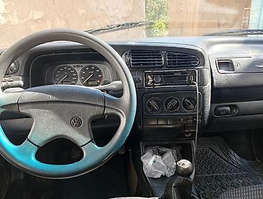 Volkswagen : 1992 г., 1.8 л, Механика, Бензин, Седан