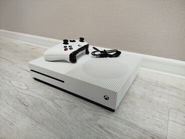 купить xbox one: Xbox One S 1TB satilir.Yaxsi vəziyyətdədir heç bir problemi yoxdur