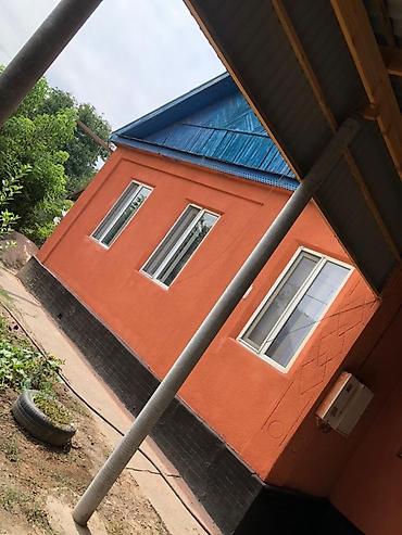 Продажа коттеджей и домов: Продаю. Дом со всеми удобствами, времянка, крытый двор, баня — 1