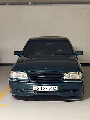 audi a8: Mercedes-Benz C-Class: 1.8 l | 1998 il Sedan — 1