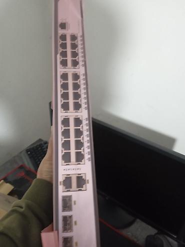 Модемы и сетевое оборудование: Коммутатор D-Link DES‑3200‑52P (серия xStack) в наличии 4 штуки - — 4