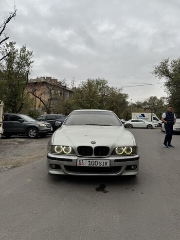 беха машина: BMW 5 Series (E39) седан, серебристый. Основные особенности: - Кузов