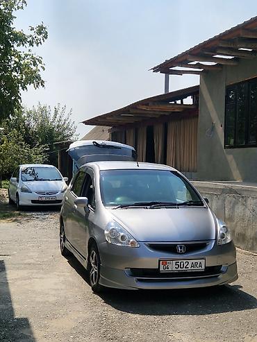 Honda Fit: 2003 г., 1.3 л, Вариатор, Бензин at lalafo.kg Honda Fit: 2003 г., 1.3 л, Вариатор, Бензин